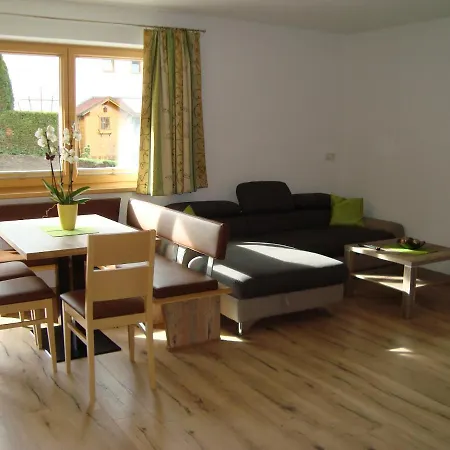 Haus Alexander アパート *